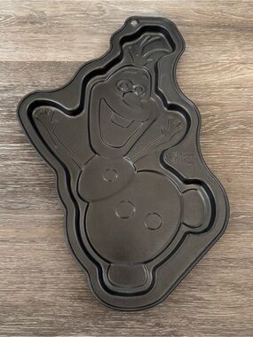 Wilton Disney Frozen Olaf Snowman Giant Cookie Pan Mold 12” x 8.5”